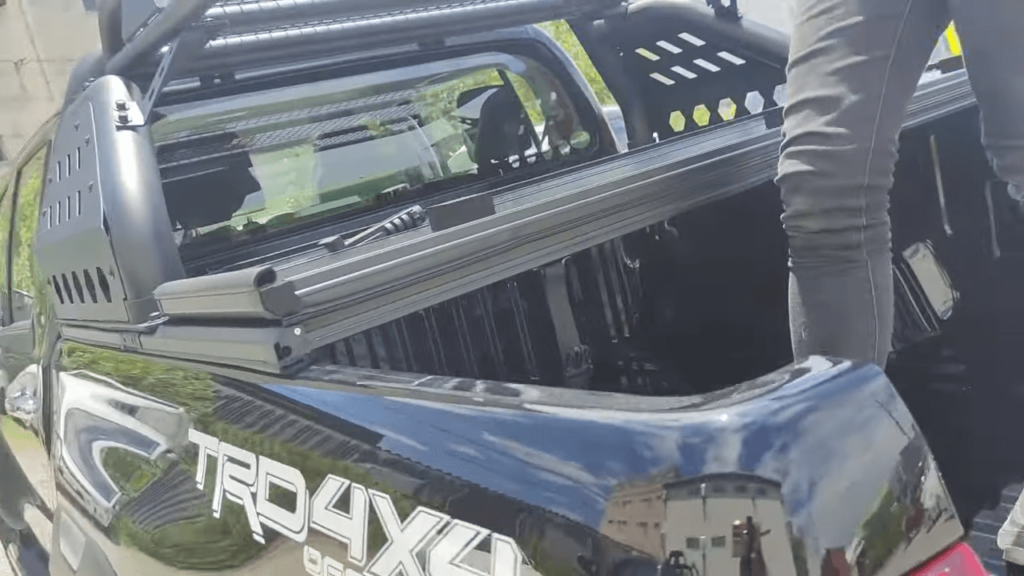 検証】ロールバー（スポーツバー）とトノカバーは併用可能 