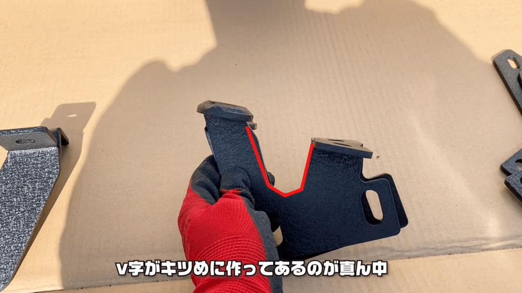 ハイラックス_サイドロックスライダー_ステー_真ん中