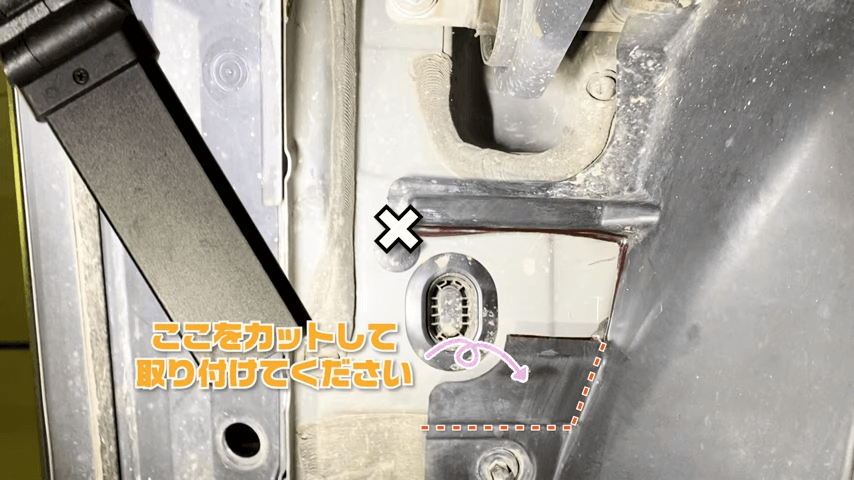 RAV4_サイドステップ取り付け_カット_後ろ