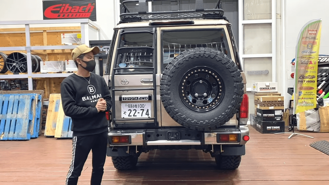カスタム紹介】クラシック感満載！ランドクルーザー76の復刻版を全塗装 